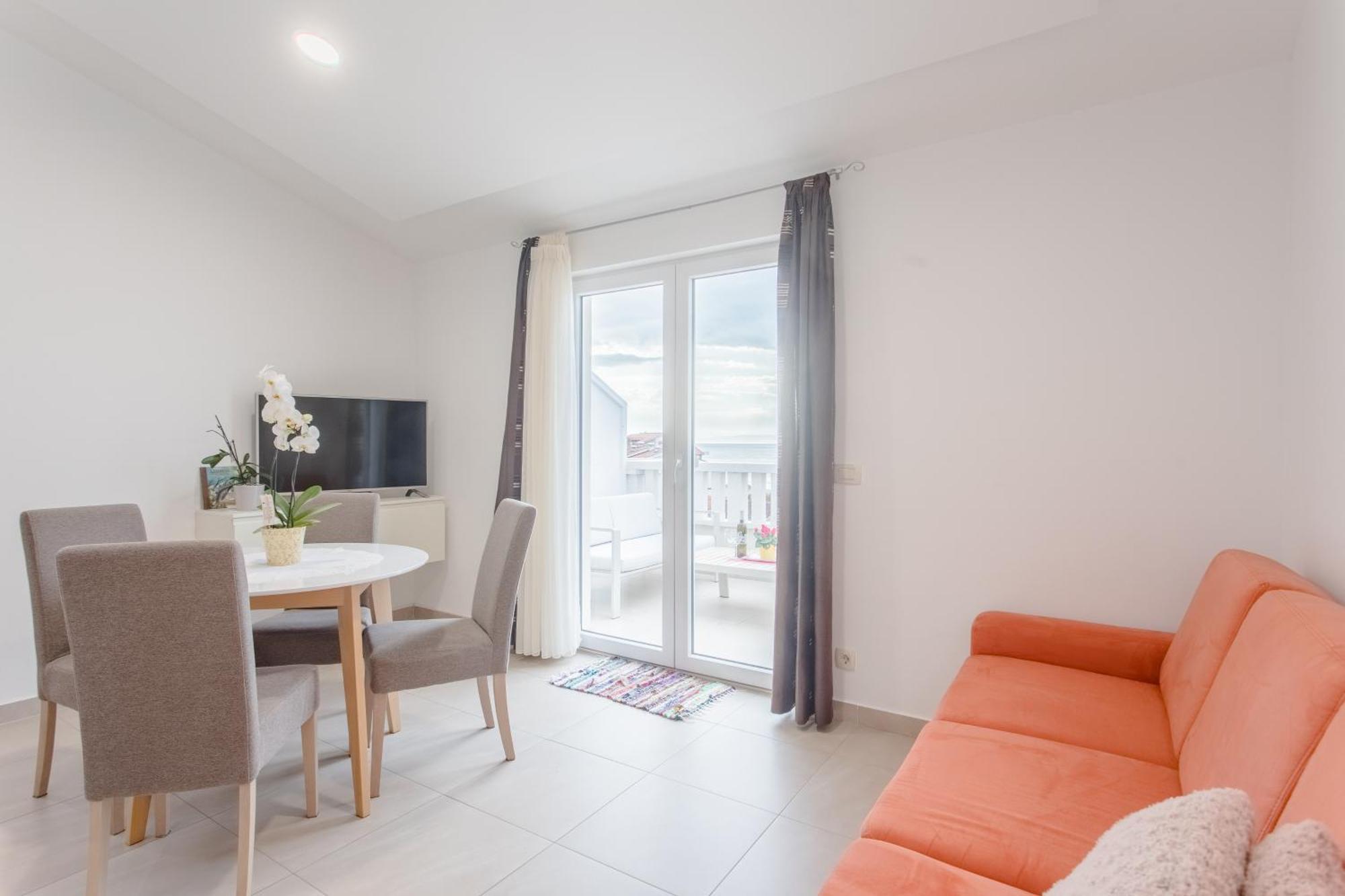 Apartments Kadenca オミシュ 部屋 写真