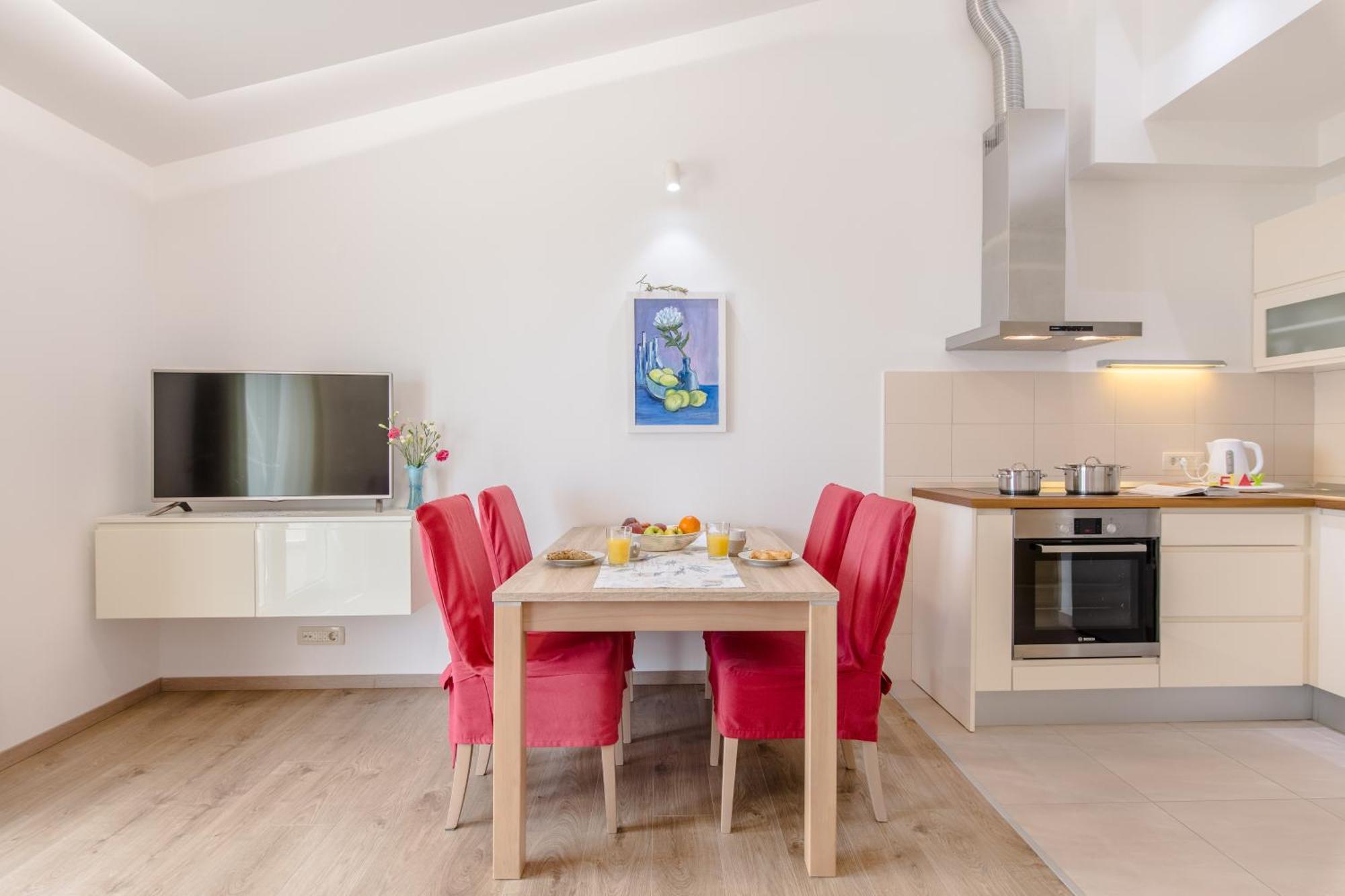 Apartments Kadenca オミシュ 部屋 写真